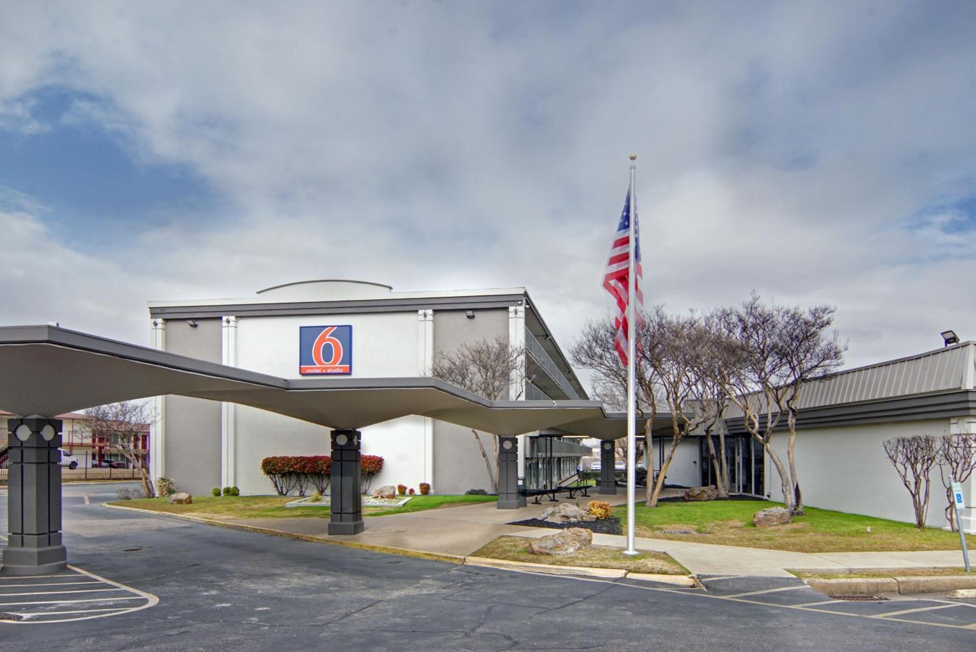 Motel 6 Mesquite, Tx Town East Екстериор снимка