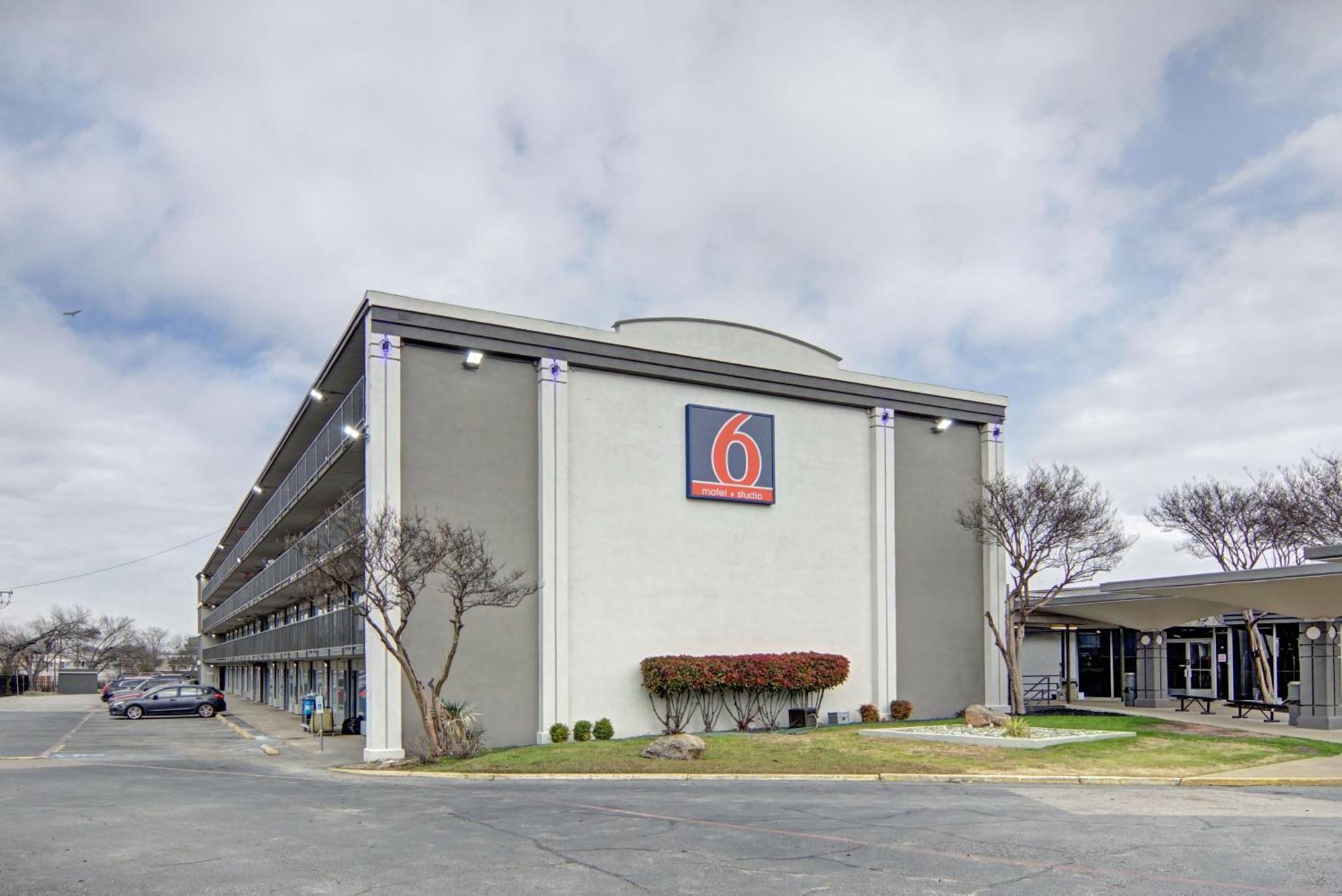 Motel 6 Mesquite, Tx Town East Екстериор снимка