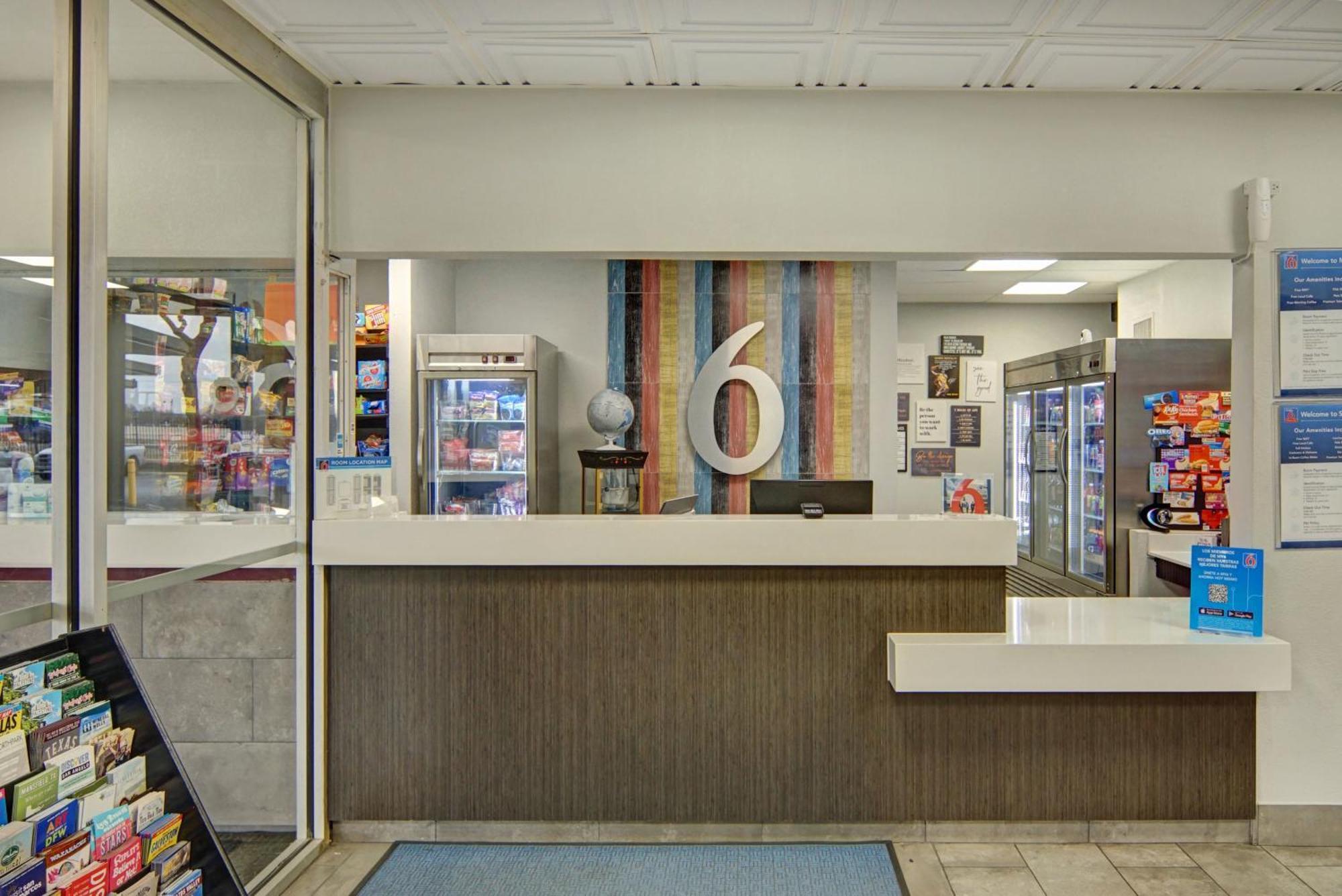 Motel 6 Mesquite, Tx Town East Екстериор снимка