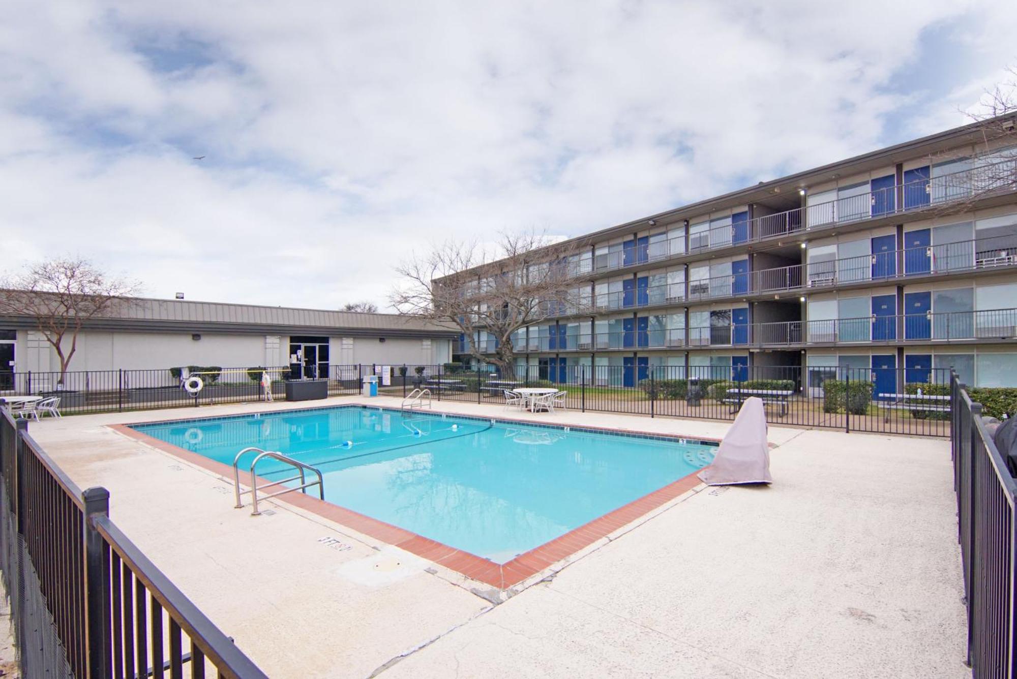 Motel 6 Mesquite, Tx Town East Екстериор снимка